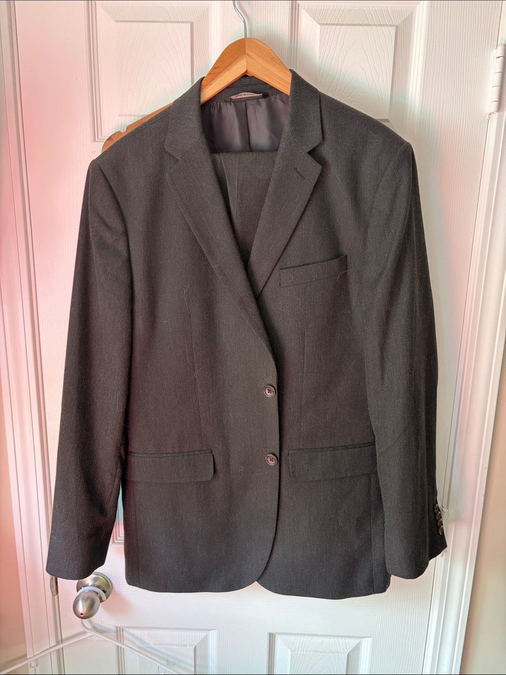 2 pc suit! Banana Republic Dark Gray Two-Button with 36x32 pants!